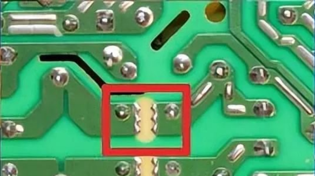 PCB 板上常见标记及其作用解析